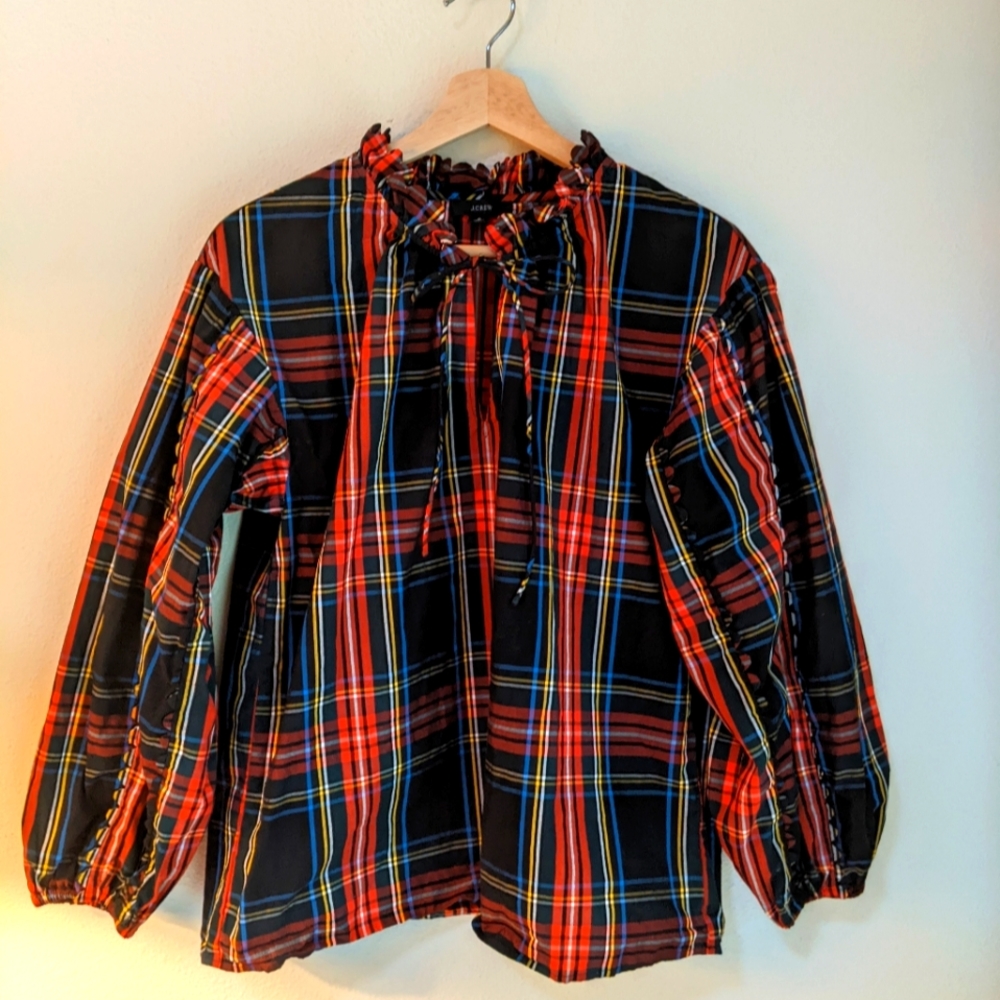 Scalloped tie-neck in Stewart Tartan